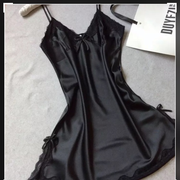 SEXY VIXXEN SILK NIGHTIE - Picture 4 of 4